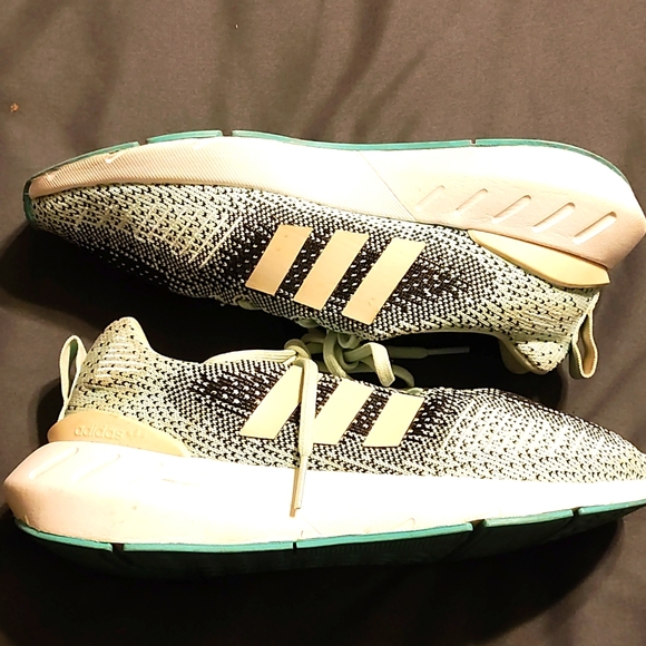 Women's ADIDAS SWIFT RUN 5.5 - Picture 3 of 6